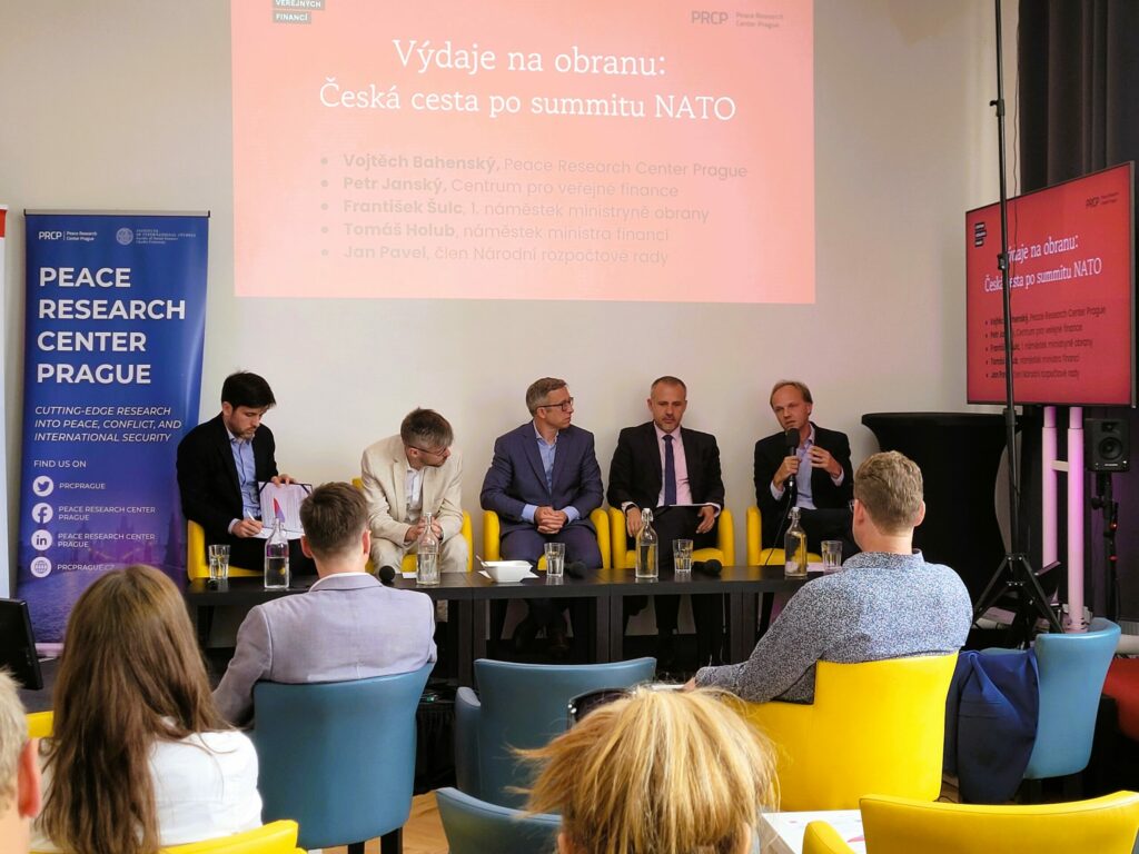 Foto panelistů z diskuze